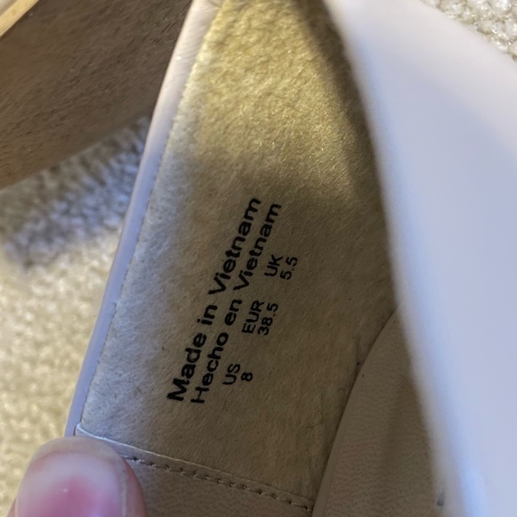 Size 8 beige leather heals - Picture 4 of 4